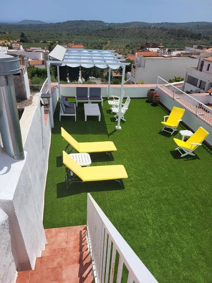 Casa de pueblo, entre mar y montaña, con spa. Plaza Mayor 1