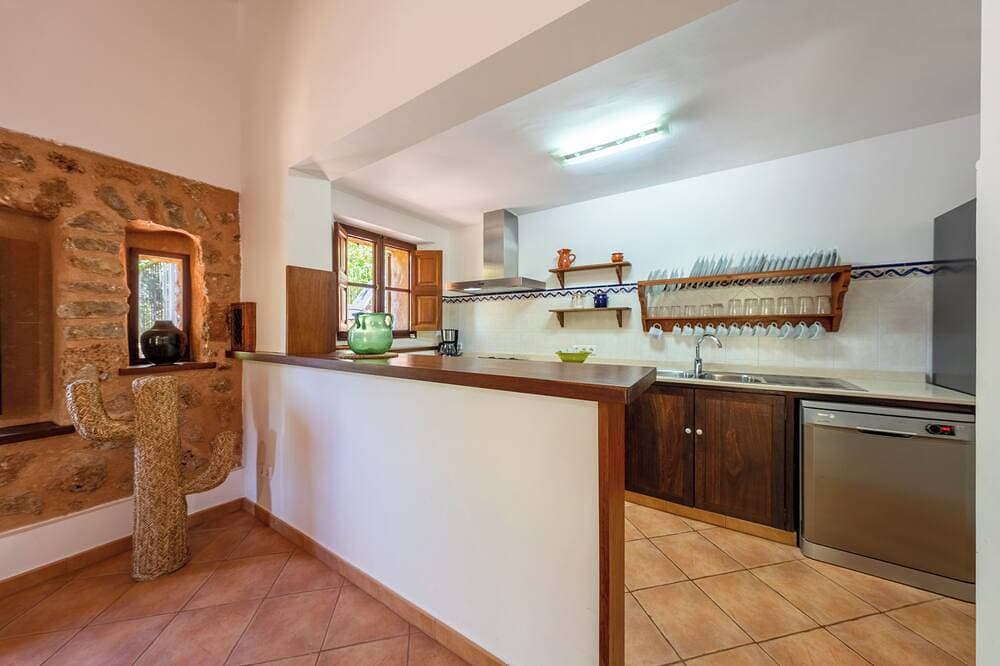 Foto 10 von 22: A perfect place to enjoy tranquilty and a stunning panoramic view of Sóller.