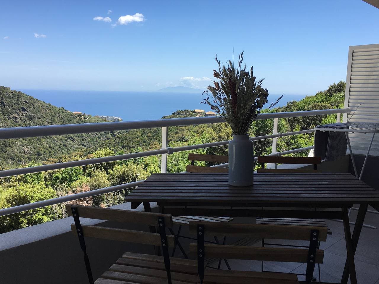 Foto 2 von 20: Modernes Apartment in Bastia von 57 m² mit exklusivem Meerblick