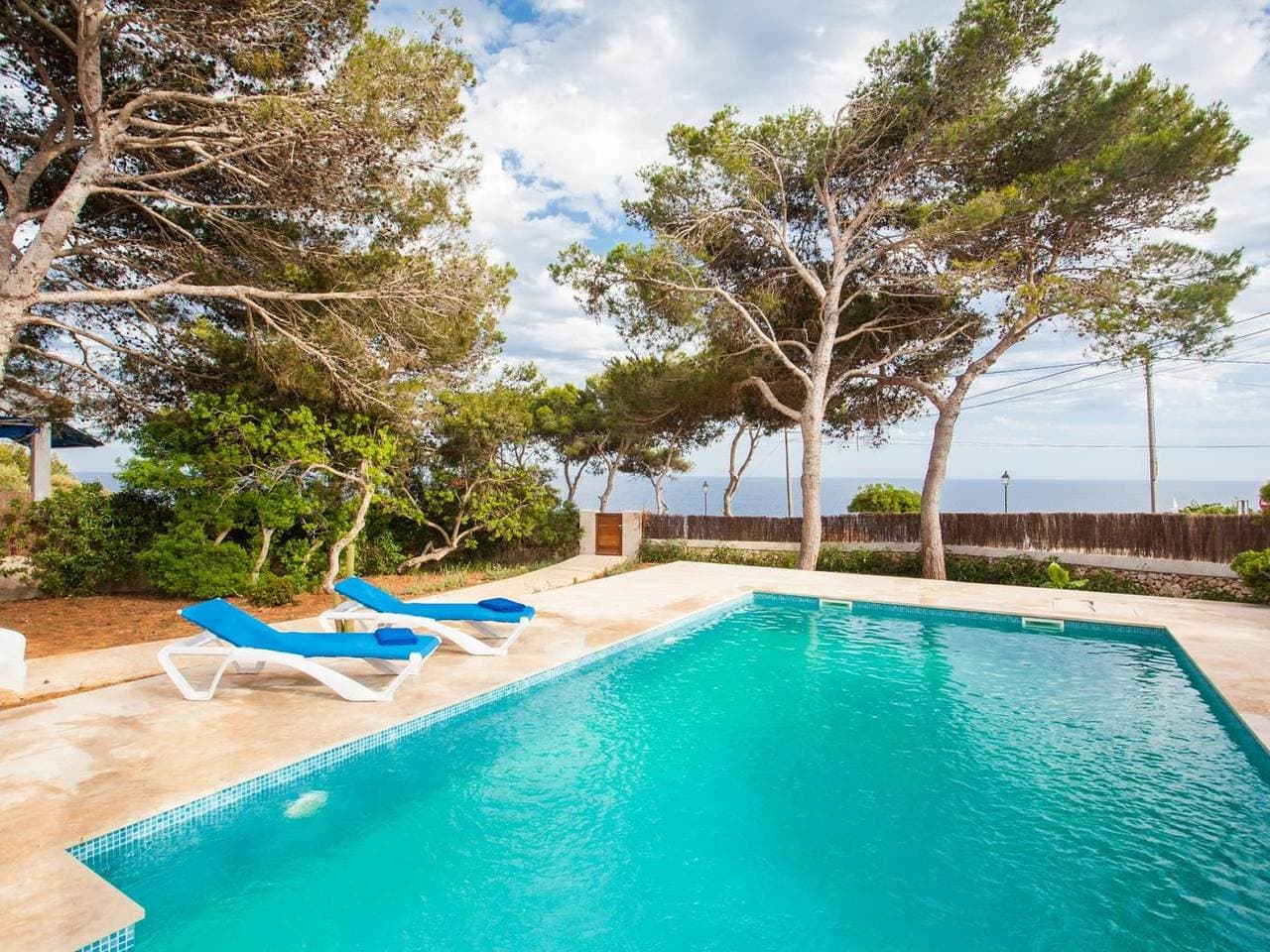Foto 3 von 19: Villa Estrella Sea View. Moderne Villa für 6 Personen in Cala Figuera, Mallorca
