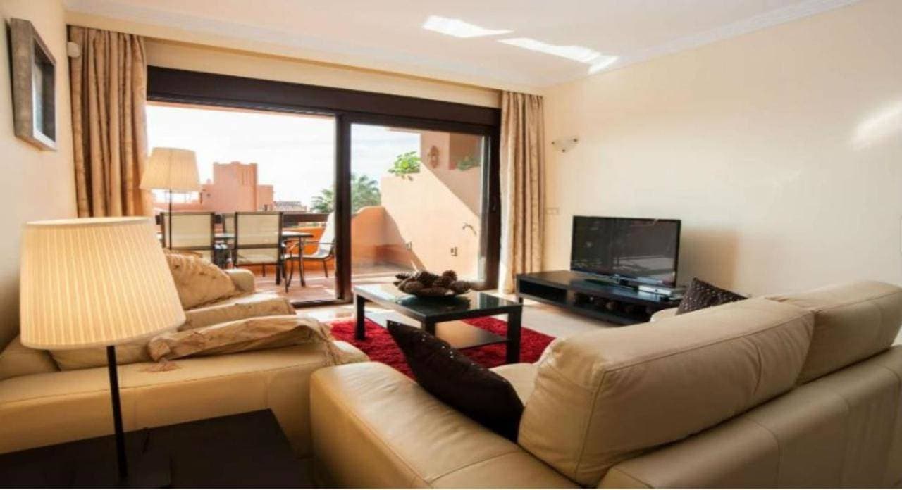 Foto 5 von 35: Two-Bedroom Apartment