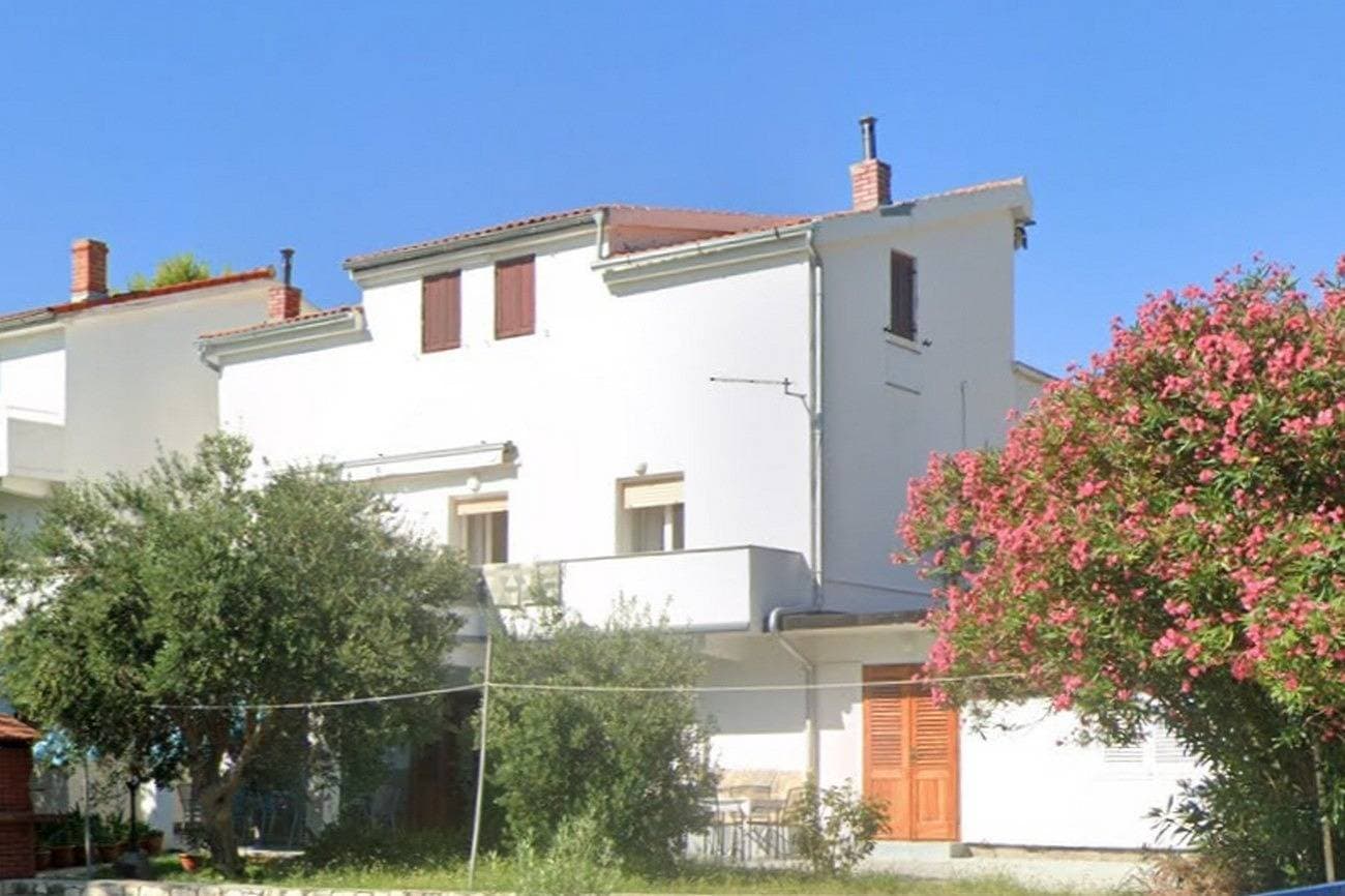 Foto 2 von 14: 4-Zimmer-Haus mit Balkon Banjol, Rab