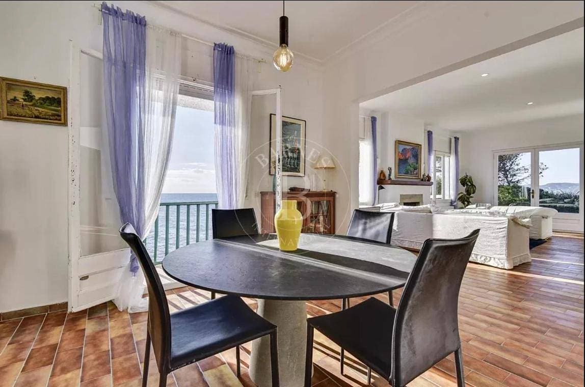 Foto 12 von 13: First line 4 bed Villa with Sea views