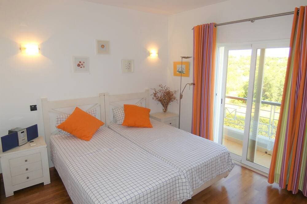 Foto 2 von 19: Apartment mit 2 Schlafzimmern und Meerblick in der Nähe von Golf für 4 Personen