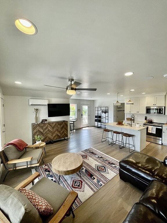 Foto 2 von 48: Casita Retreat Apt: full kitchen, Sleeps 2, near Sand Hollow, Zions, & St George