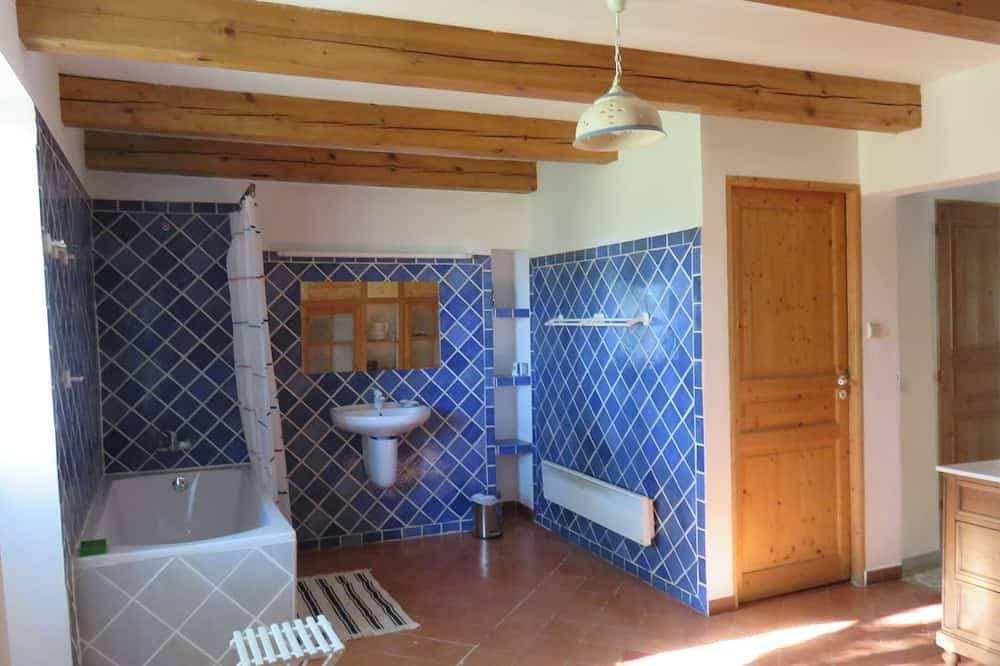 Foto 11 von 30: Steinhaus in Forcalquier in voller Natur mit Blick auf die Alpen und Lure