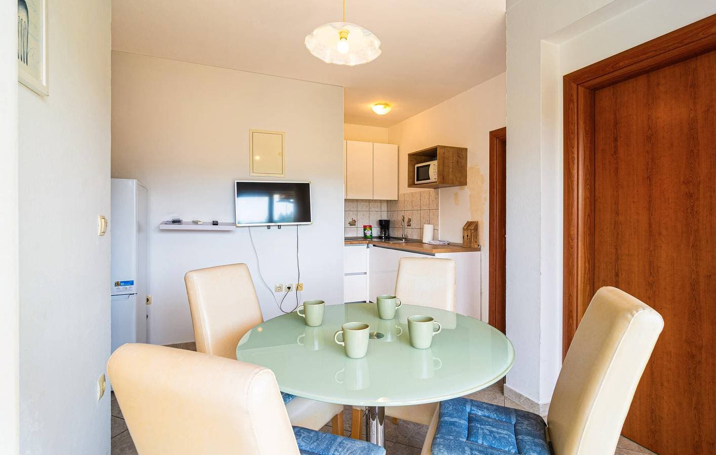 Foto 4 von 17: Gemütliche Ferienwohnung mit Meerblick, Terrasse, WLAN und Parkplatz – 2,5 km vom Strand entfernt