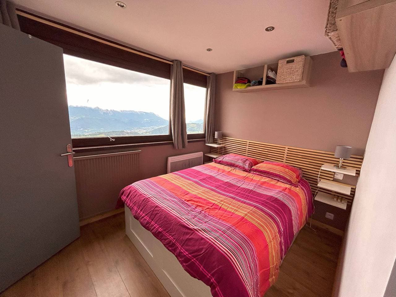Foto 4 von 12: Charmante 2 Pièces Rénové, Proche Remontées, Centre Aquatique, 2 Chambres, Cuisine Équipée, Animaux Non Admis