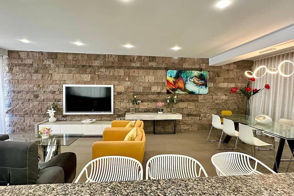 Foto 11 von 30: Luxury Villa in el Duque with 6 bedroom privet pool, the best area in Tenerife!
