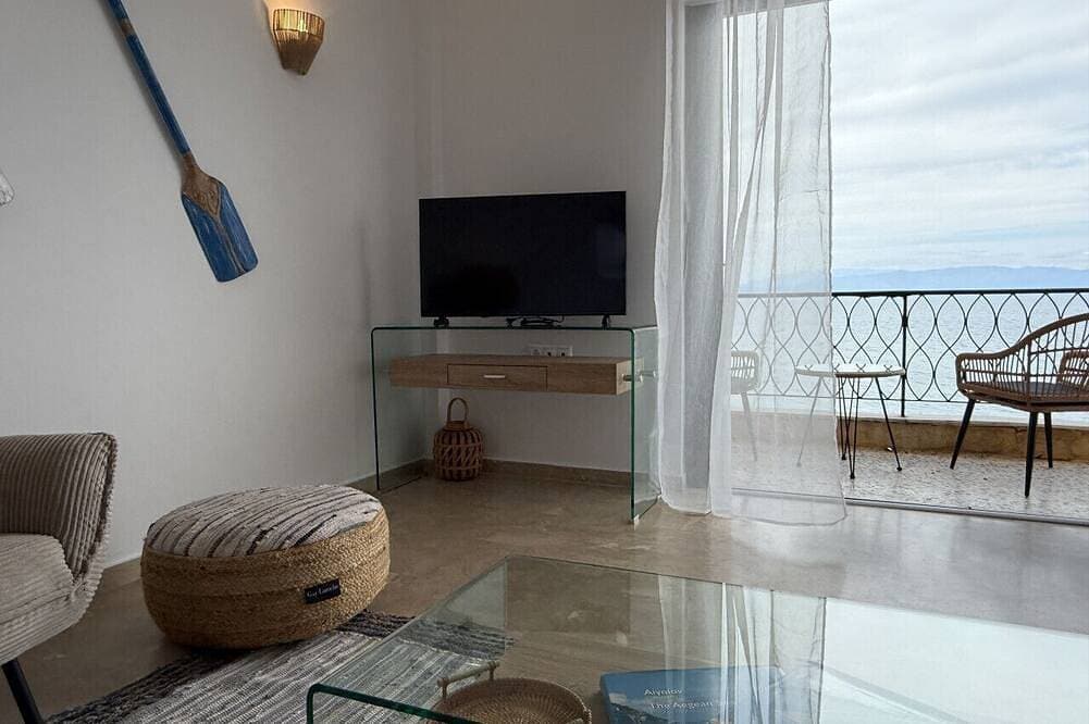 Foto 13 von 30: Newly renovated luxury apartment on the beach with large sea front patio