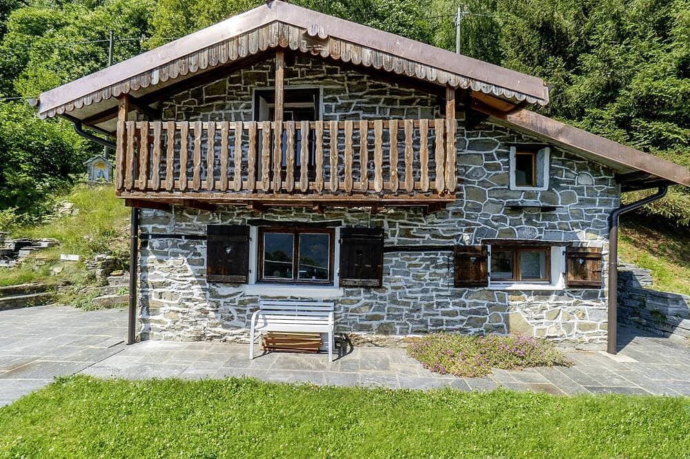 Kleiner Rusticotraum an ruhiger Lage mit Sicht auf die Berge 1