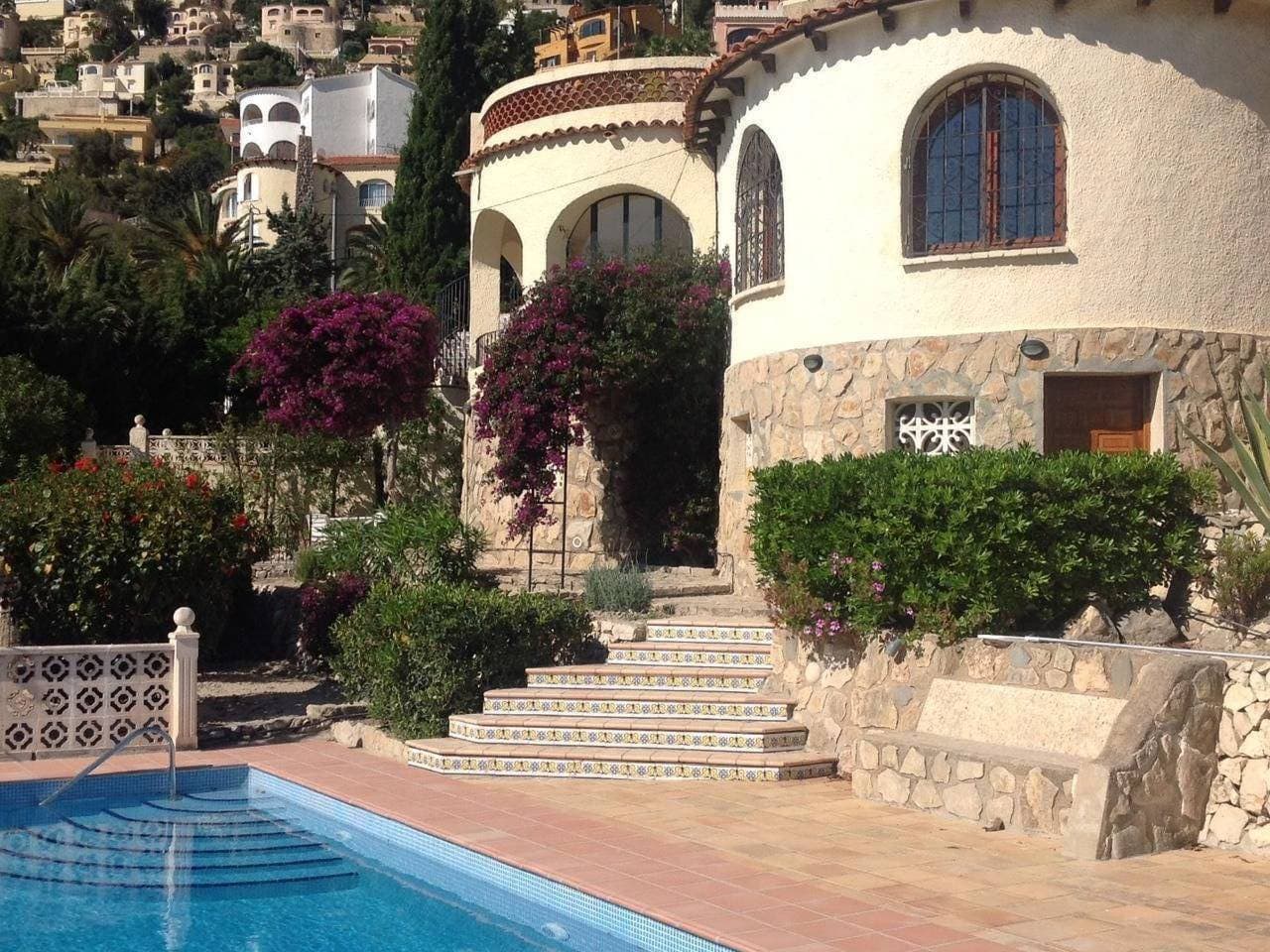 Mit privatem Pool und Meerblick 1