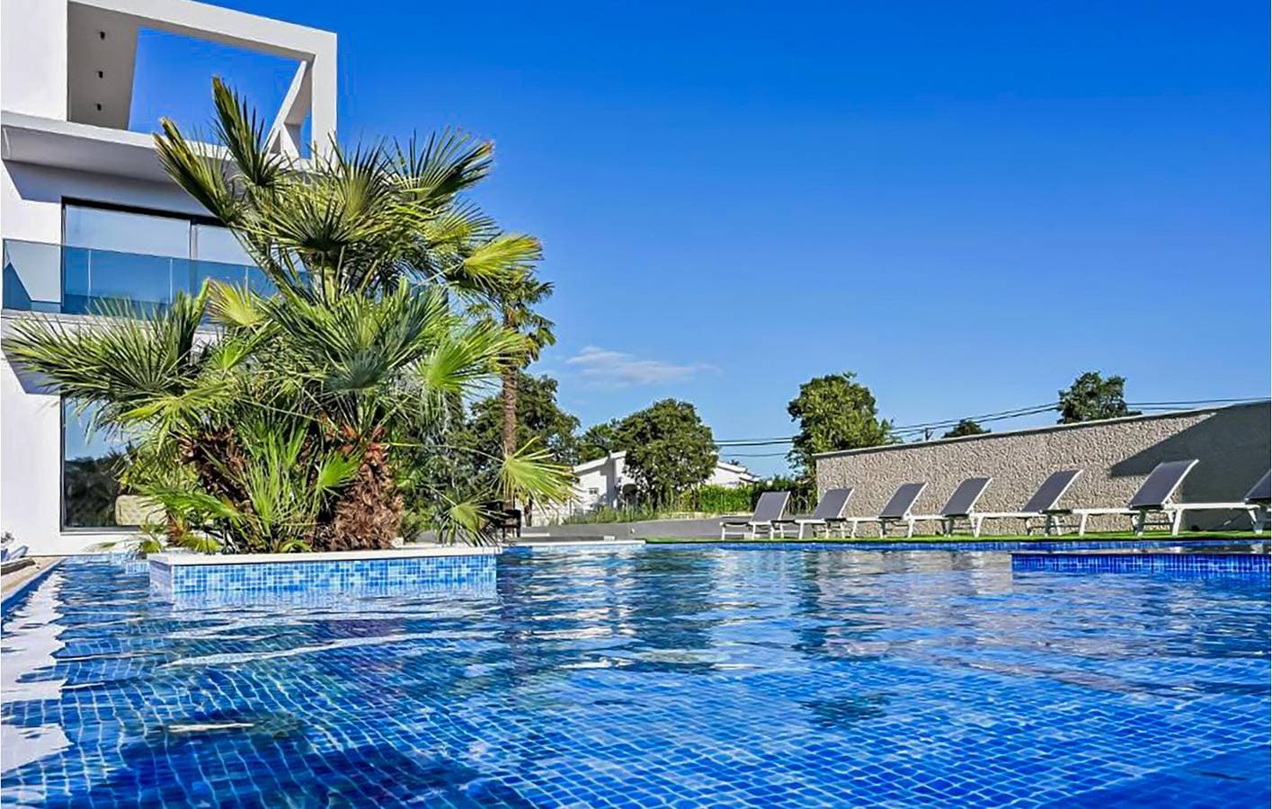Foto 12 von 40: Ferienhaus für 14 Personen mit Pool