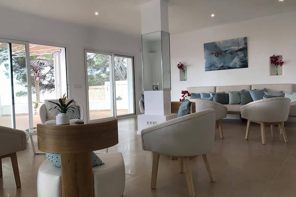 Foto 7 von 30: Große Villa am Strand mit Garten, Terrassen