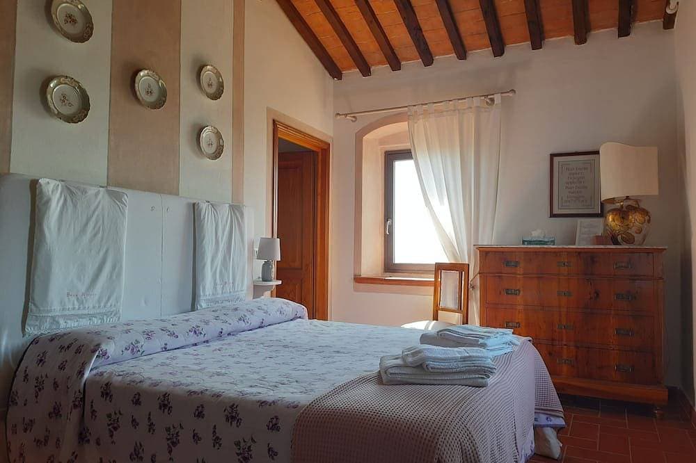 Foto 4 von 30: Typisch toskanisches Landhaus auf den Hügeln zwischen Viareggio und Camaiore.