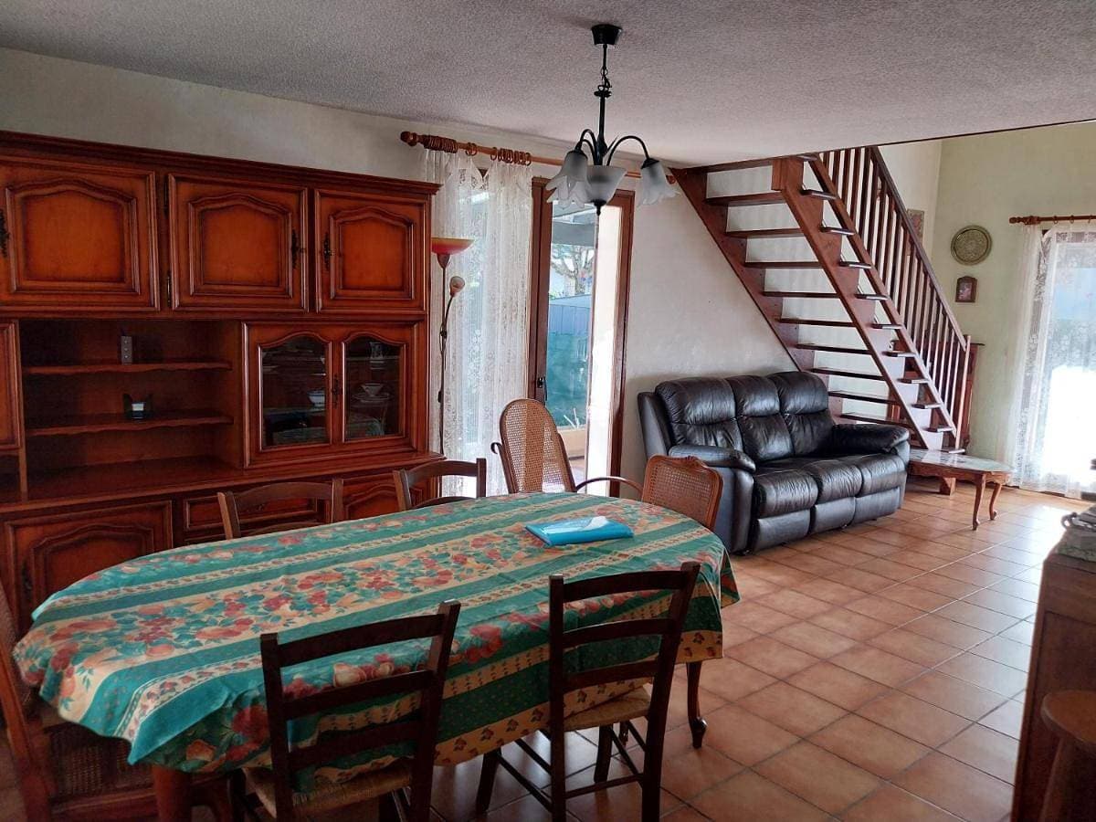 Foto 4 von 16: Three-Bedroom House