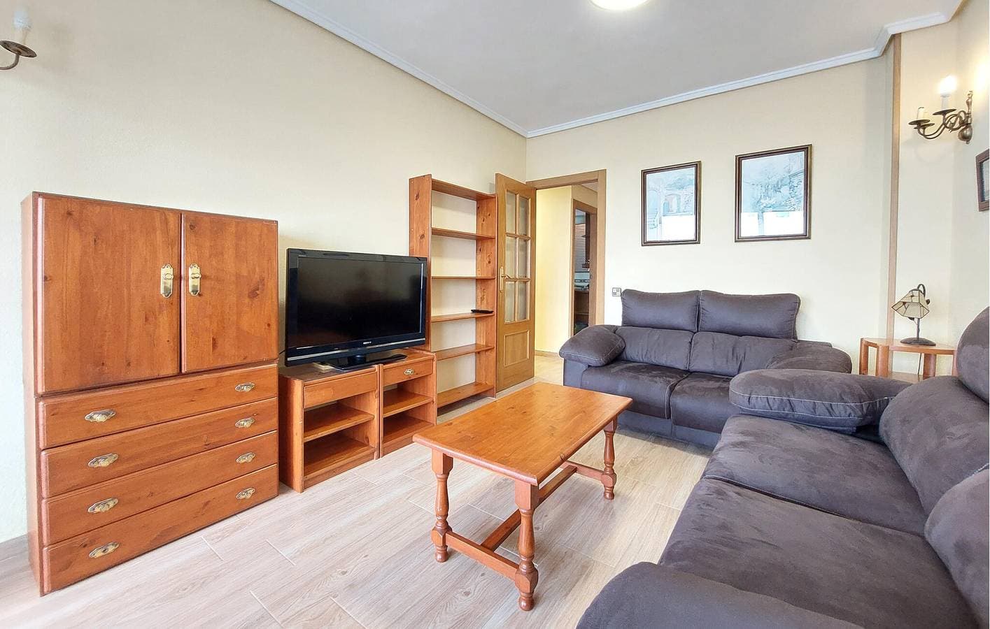 Foto 12 von 22: Gemütlich, 1 km vom Platja de Venècia entfernt: Luftiges Apartment mit 2 Schlafzimmern und Terrasse