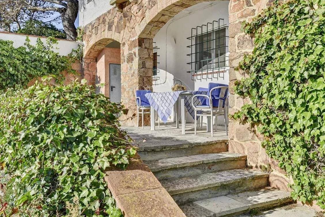 Foto 2 von 13: First line 4 bed Villa with Sea views