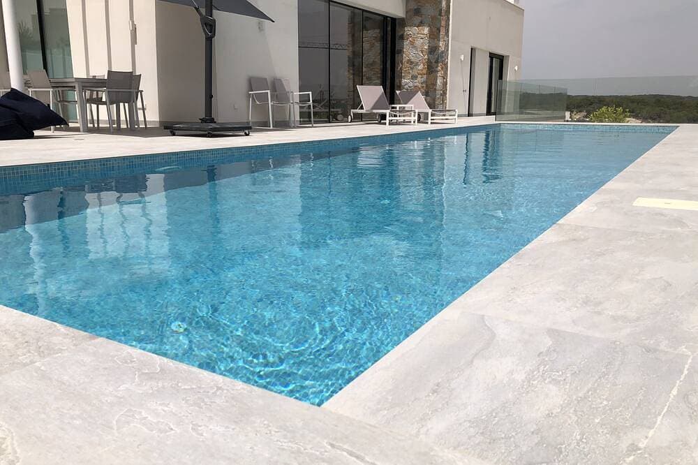 Moderne (brandneue) Luxusvilla Mandarino 19 im besten Golfresort Las Colinas 1