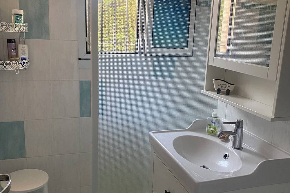 Foto 5 von 30: Traumblick Terrasse, Pools, Tennis, Parkpl, AirCon, 2 Wc, Top-WLAN (workation)