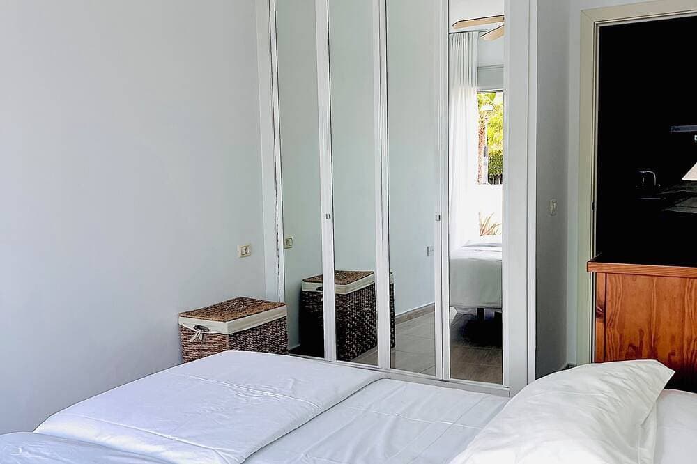 Foto 4 von 30: Gaumet. Cozy apartment with a terrace and pool in Golf del Sur.