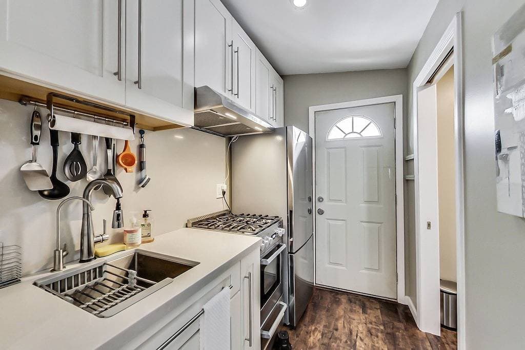 Cozy West oakland cottage with Air Conditioning 1