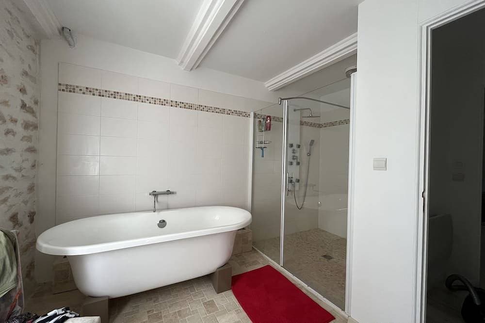 Foto 6 von 18: Country house surrounded by vineyards close to amenities