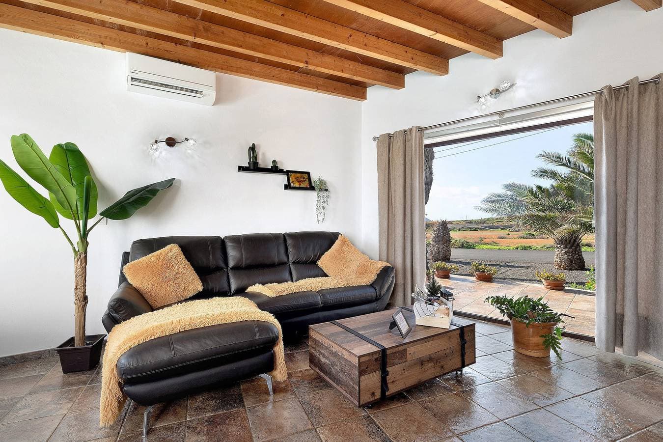 Foto 3 von 15: Ferienhaus 'Guenia I' mit Bergblick, WLAN und Klimaanlage