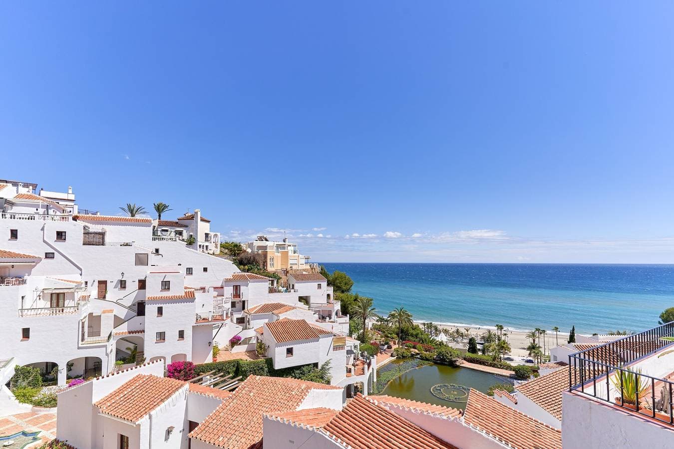 Foto 4 von 32: Ferienwohnung 'Meerblick Nerja' mit gemeinsamem Pool, WLAN und Klimaanlage