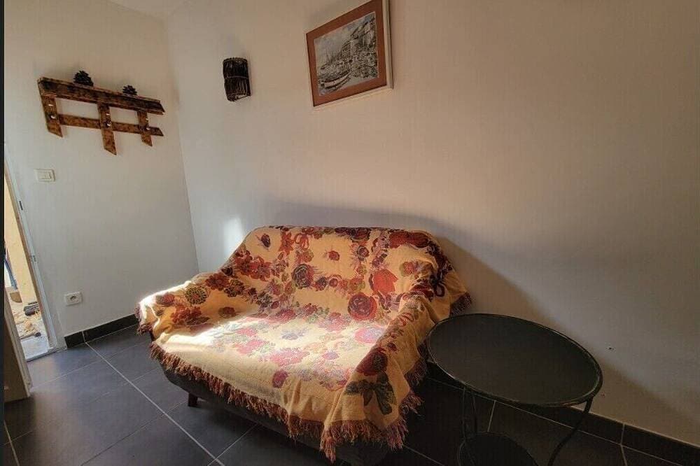 Foto 6 von 14: Apartment in villa on shady plot, near Bastia town center, parking.