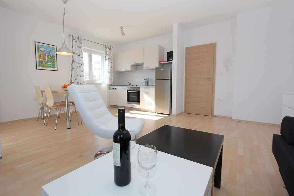 Foto 10 von 21: Ferienwohnung mit Balkon und Klimaanlage