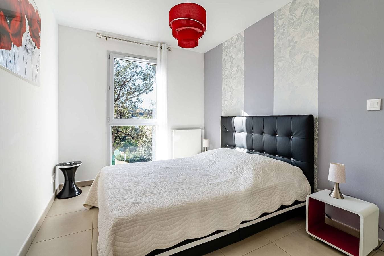 Foto 10 von 16: Modern, Swimmingpool, privater Parkplatz, Klimaanlage, 2 Schlafzimmer