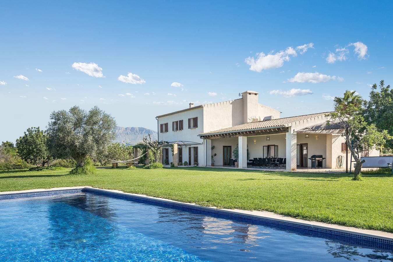 Foto 3 von 33: Ferienhaus Finca Na Blanca mit Meerblick, Pool, WLAN, Terrassen und Garten