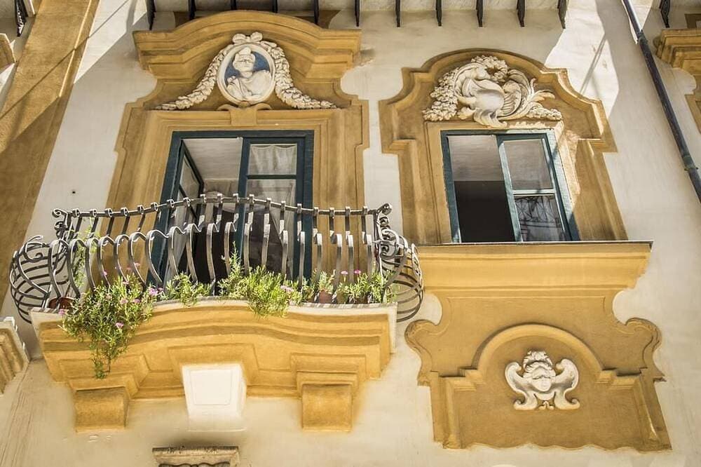 Foto 7 von 9: Palazzo Cammarata (Gebäude Ende des achtzehnten Jahrhunderts) Dreizimmerwohnung mit großem Wohnzimmer