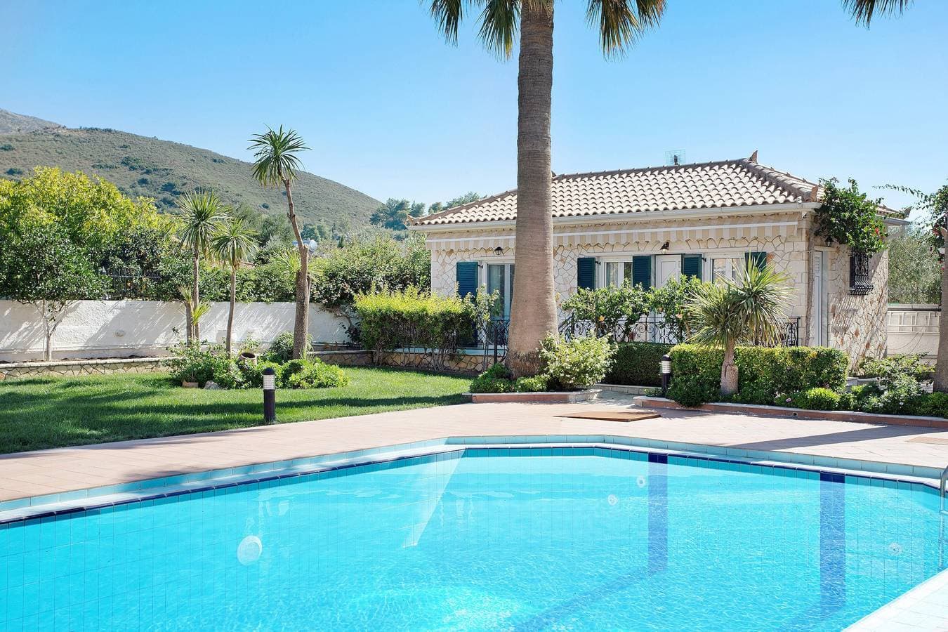 Olympia Holiday Home 1