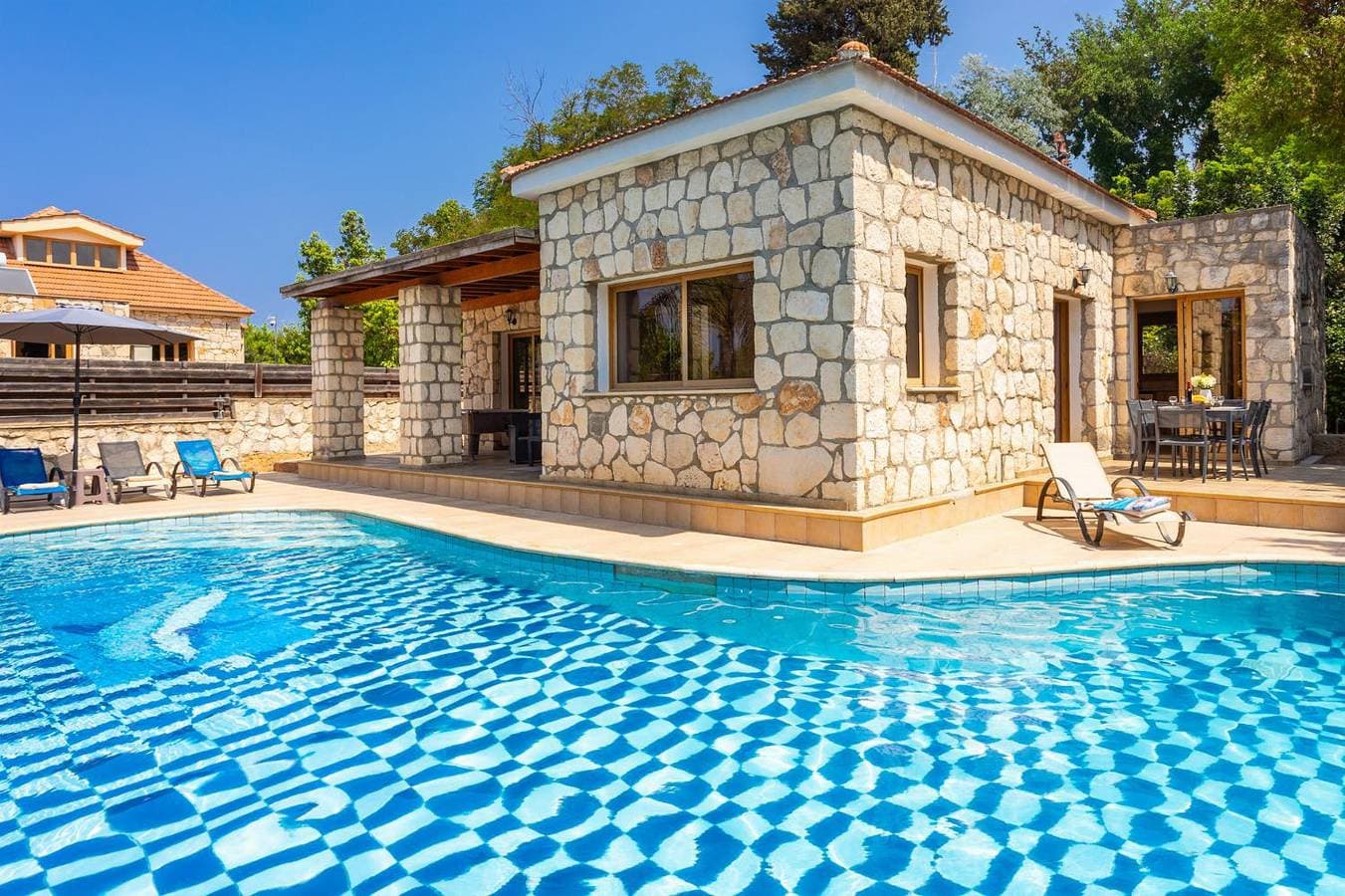 Foto 3 von 25: Villa für 6 Personen mit Balkon