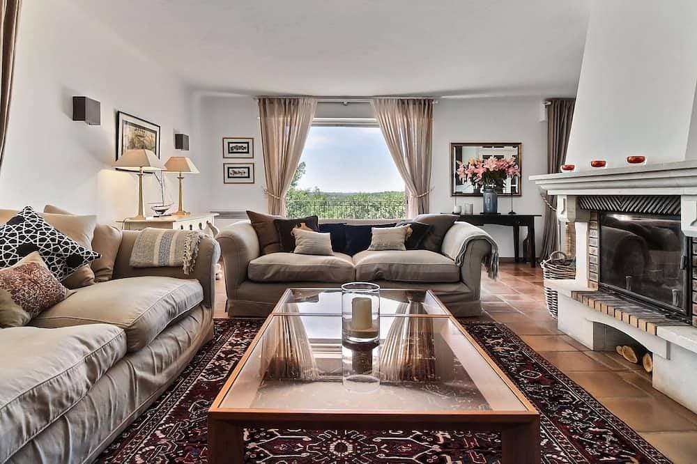 Foto 11 von 28: Beautiful villa with stunning view nestled in countryside near Valbonne village