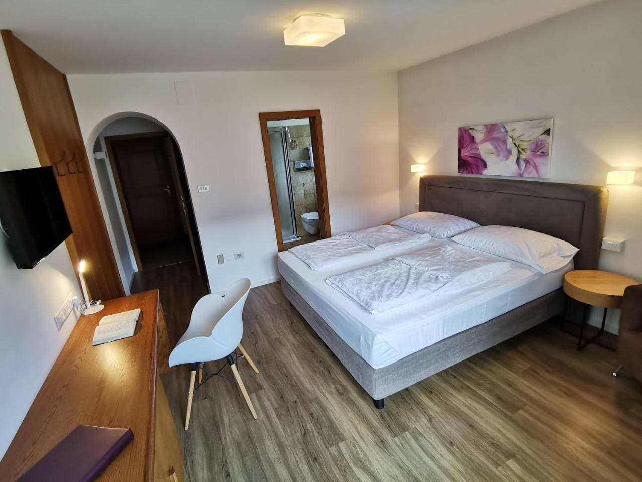 Foto 12 von 25: Double Room with Balcony and Mountain View