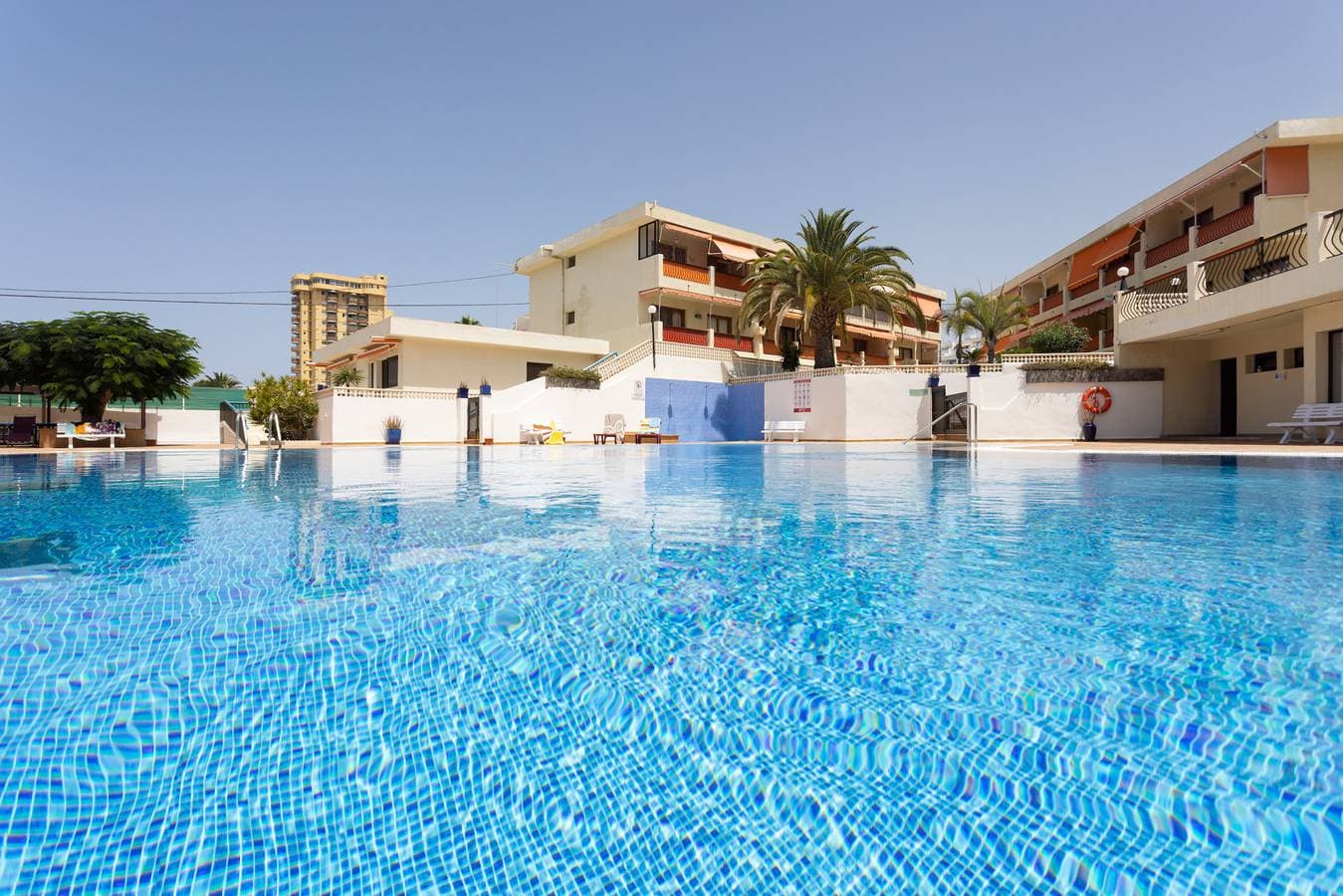 Anlage mit direktem Strandzugang, pool und Parkplatz 1