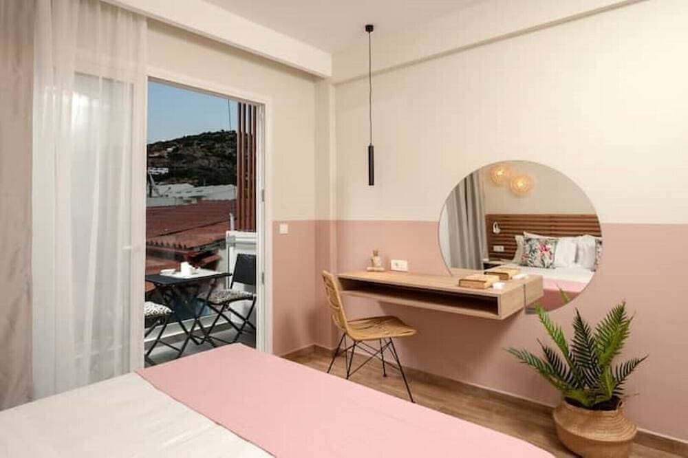 Salty Colours Apartments in Almyrida 1
