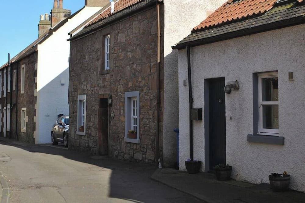 2a Rose St- cosy coastal cottage Fife 1