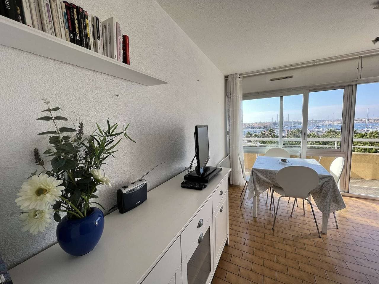 Foto 5 von 10: T2-Wohnung mit Aufzug, Waschmaschine, Parkplatz und Terrasse in Strandnähe