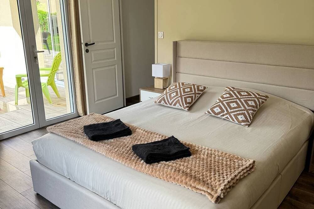 Foto 2 von 23: La maison des Laquais offers 3 bedrooms for 6 people.