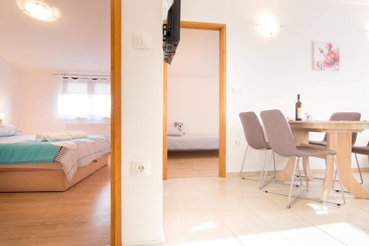 Foto 4 von 26: Two-Bedroom Apartment