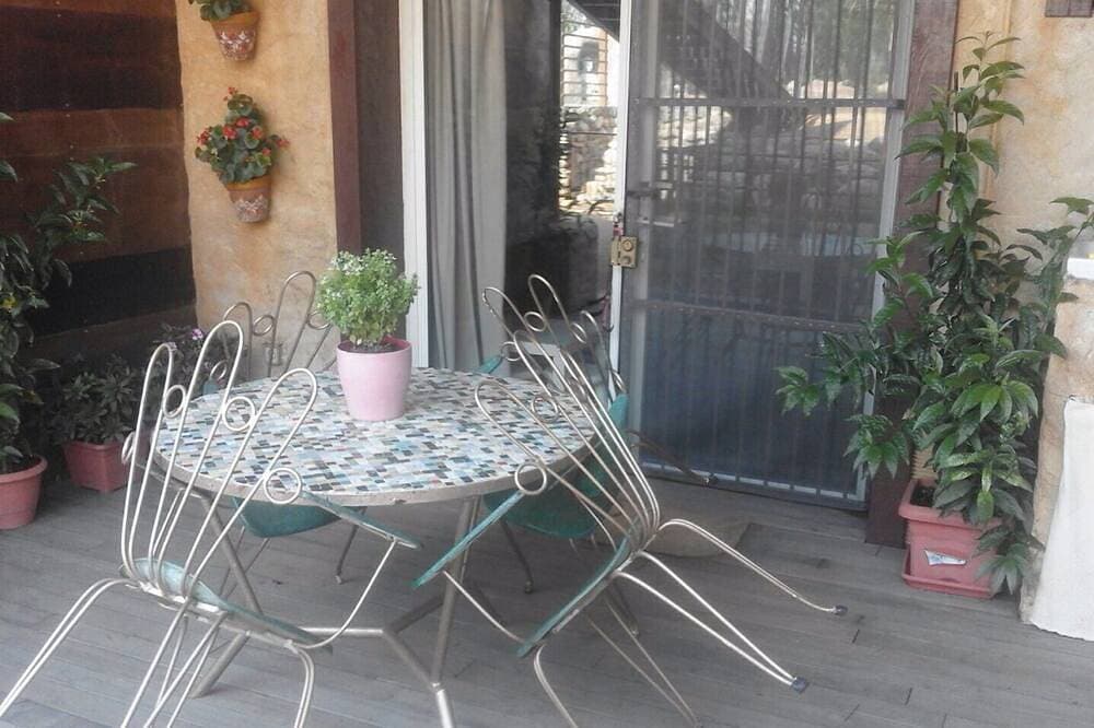 Foto 12 von 13: Ideale Wohnung in ländlicher Zone in der Nähe vom Meer (Kastanienbraune Rosen)