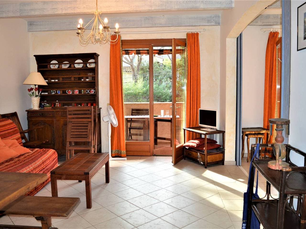 Foto 5 von 12: Appartement Komfortabel in Strandnähe für 6 Personen, La Croix-Valmer, Parkplatz & Balkon