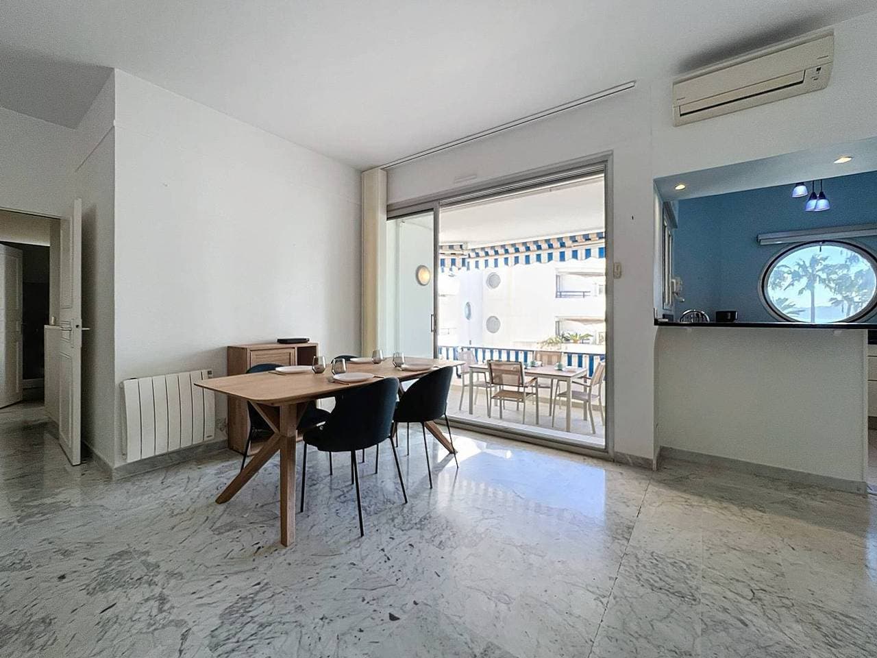 Foto 4 von 26: Klimatisiertes Apartment mit Parkplatz, 2 Schlafzimmer in La Ciotat
