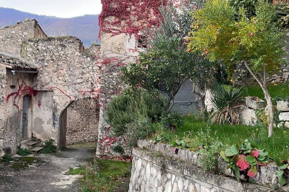 Foto 5 von 14: Experience authentic Abruzzo! Fedora's House in Capestrano, your ideal retreat.