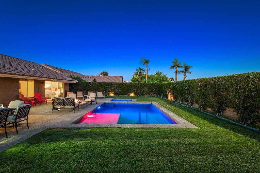 Foto 2 von 49: Spacious Retreat | Newly Remodeled Pool & Spa | Mountain Views | Perfect for Family Getaways