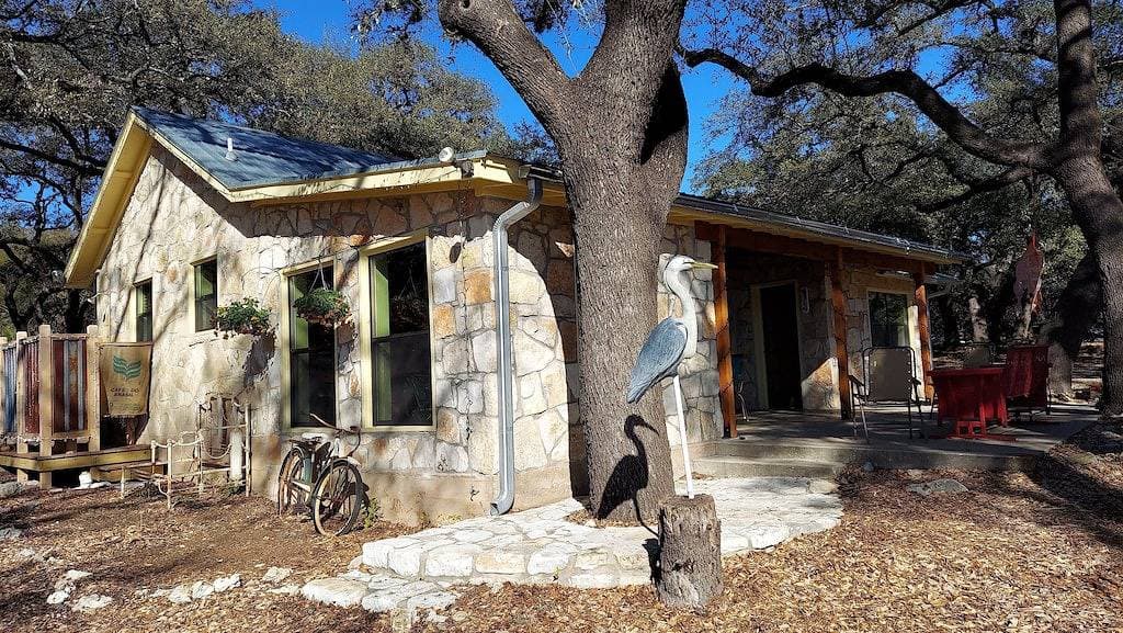 Foto 3 von 19: Gemütliche, private Steinhütte am Wasser an der Nordküste des Lake Travis